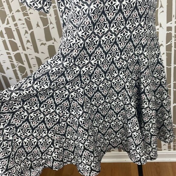 NEW Graphic Printed Fit & Flare Dress sz 10 - Picture 3 of 16